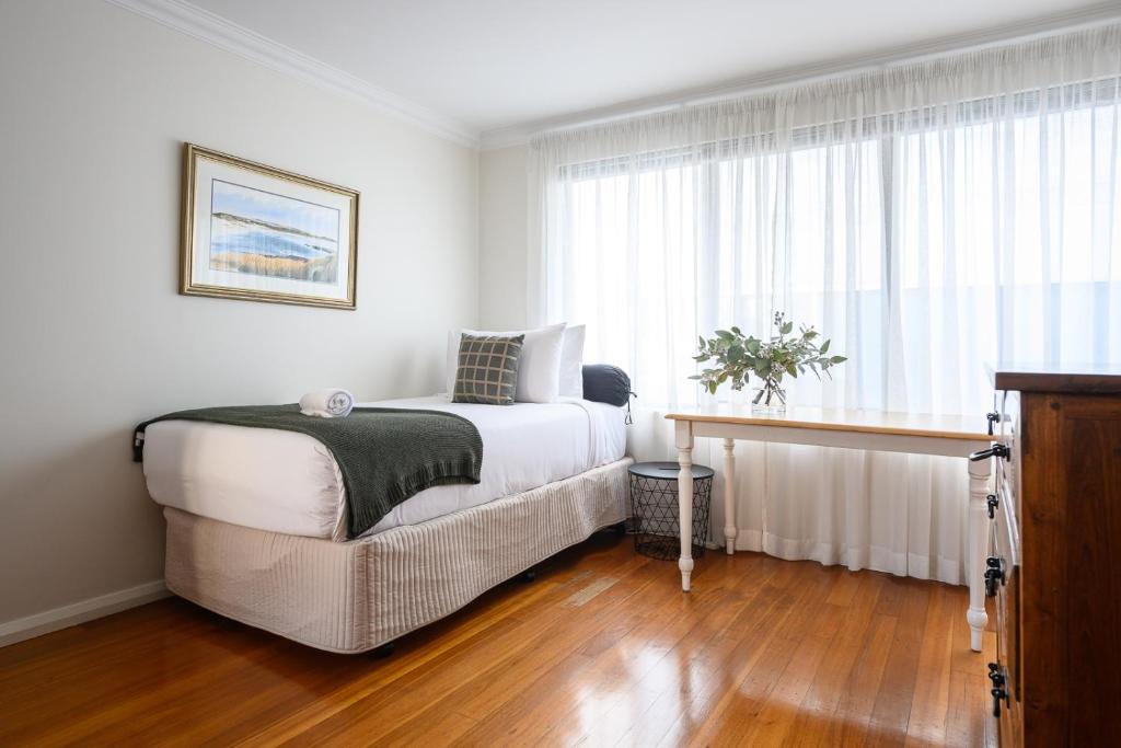 West Perth Apartment | 10 Tranquil Charm West Perth 2BR Parking