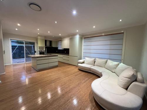 Beecroft House | 2 Green Room