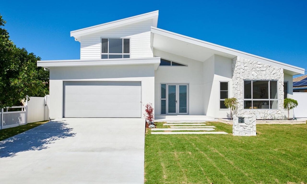 Harrington House | 2 Ulmarra - Spacious 4-bedroom waterfront holiday home