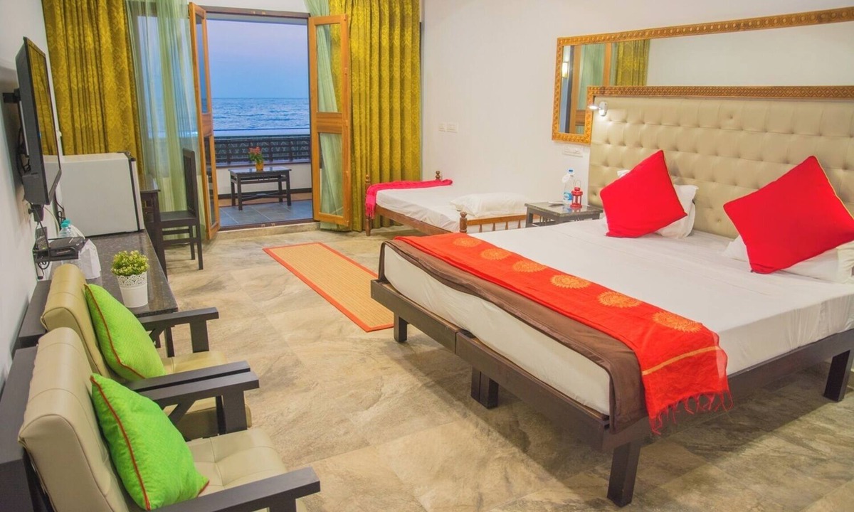 Kuzhuppilly Hotel | 36 Palms Residency- Sea View Villa