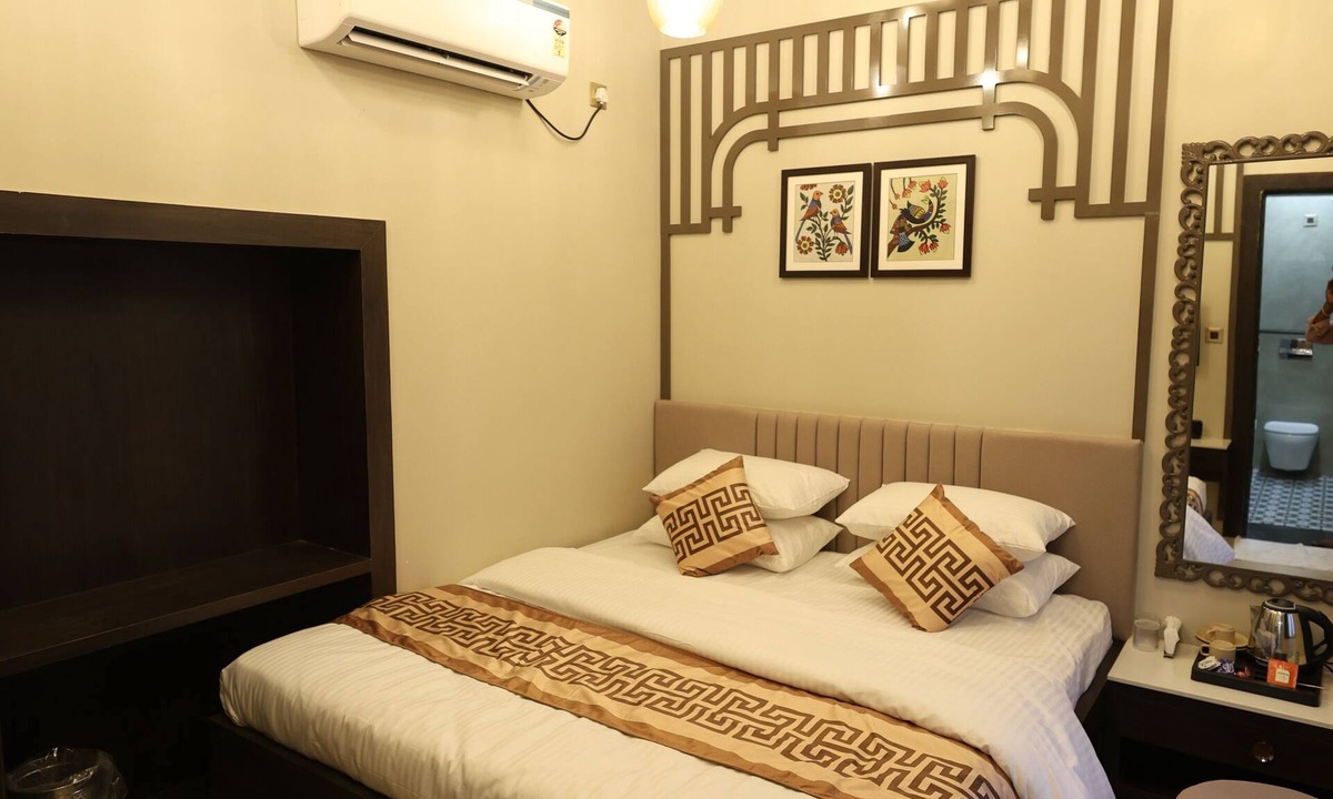 Varanasi Bed & Breakfast | 4-bedroom bed & breakfast in tranquil Varanasi with AC