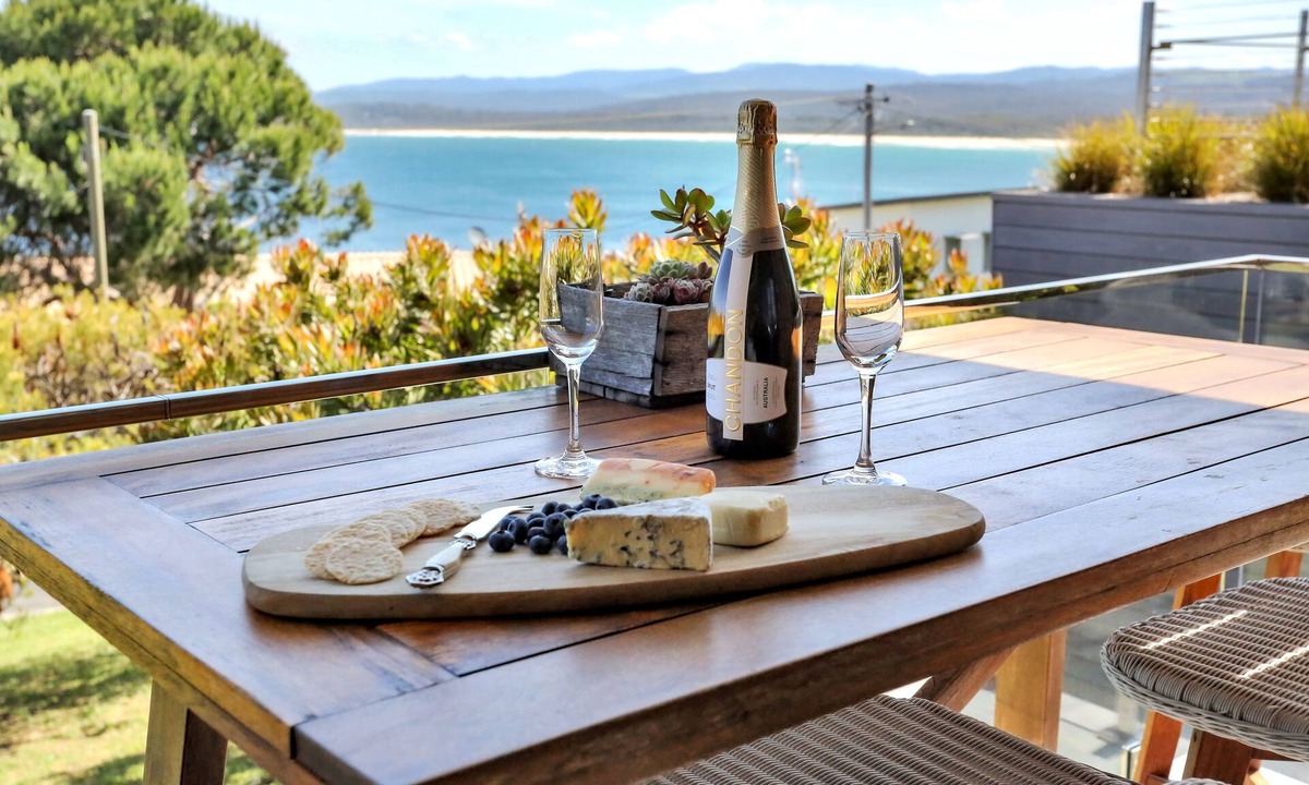 Merimbula Apartment | 4 Points of View 2 bedroom Apartment - 3+ nights