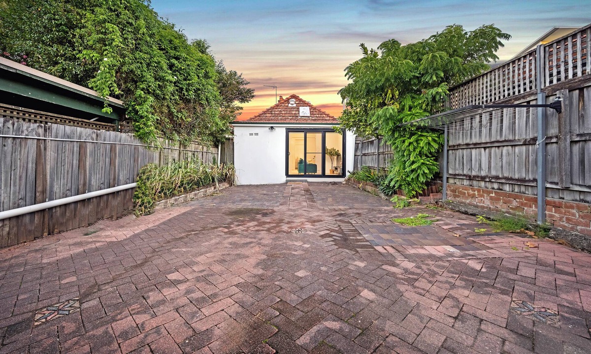 Crows Nest Apartment | 4BR Gem in Central Crows Nest