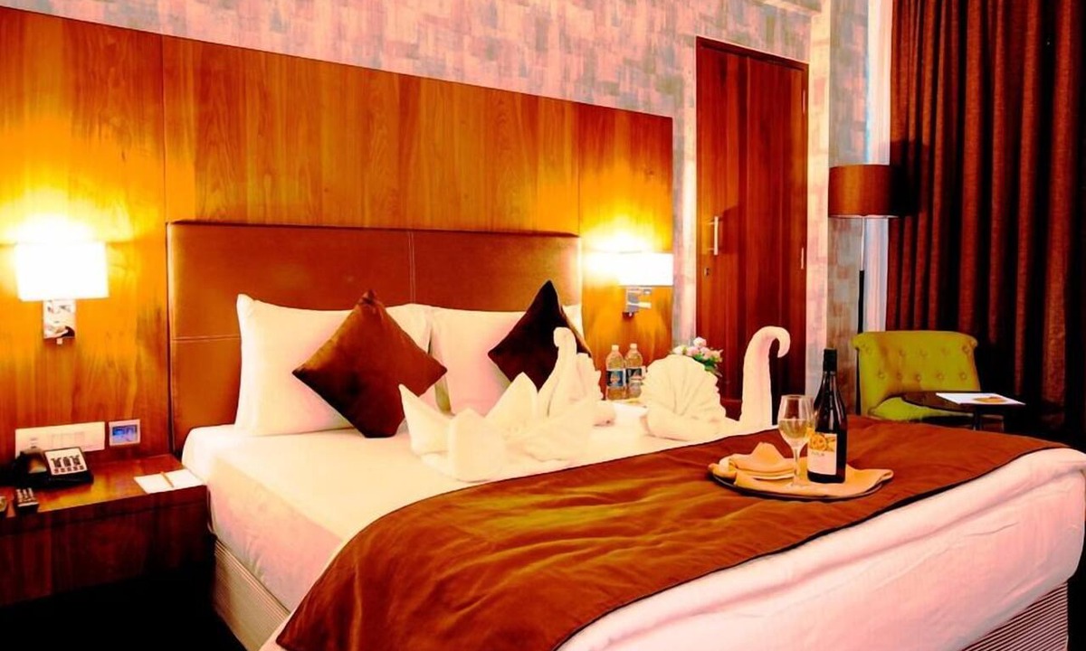 Pimpri - Chinchwad Hotel | 6 ONYX