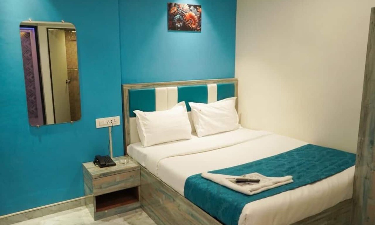 Andheri West Hotel | 7AM By Glitz Hotels