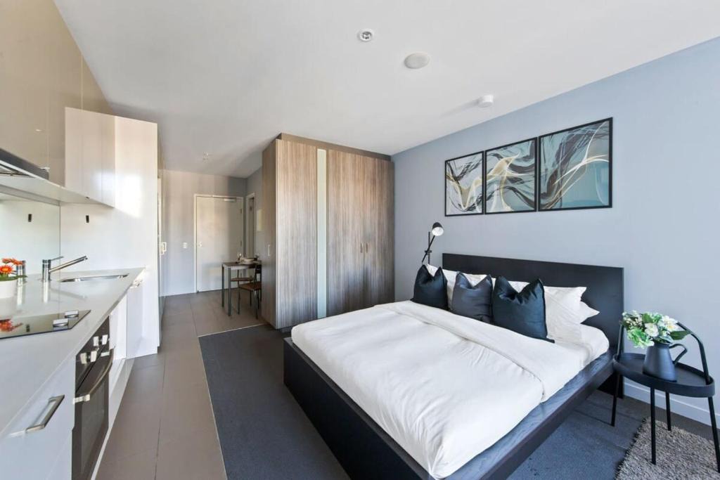 Melbourne Central Business District Apartment | A Stylish & Comfy Studio Next to Southern Cross