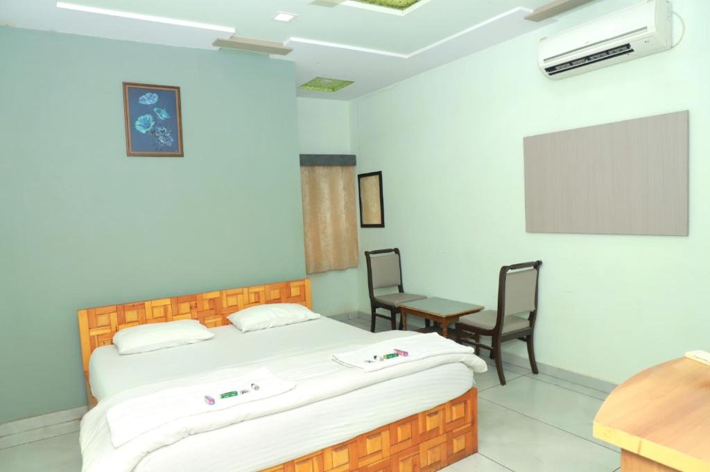 Vyara House | Aadarsh Guest house