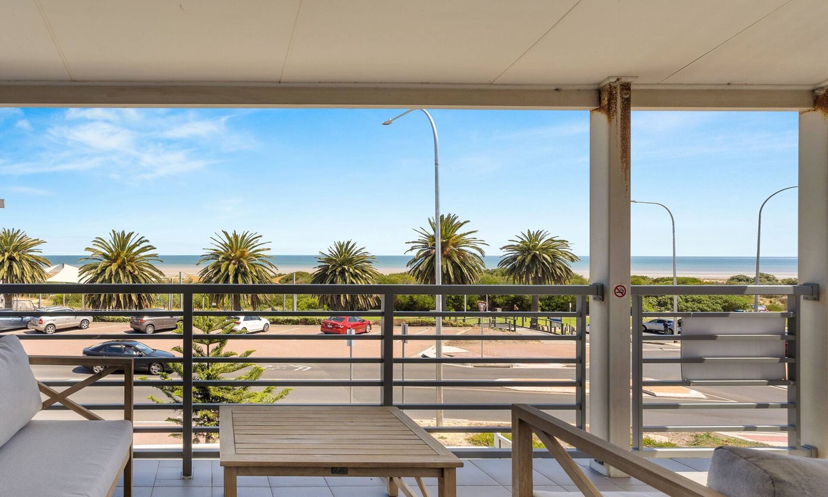 Semaphore House | Absolute Beach Front Home With Sea Views