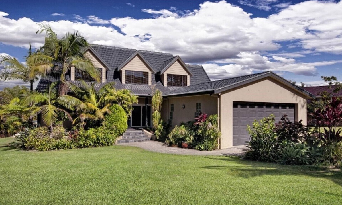 Summerland Point House | Absolute waterfront house with pool and jetty