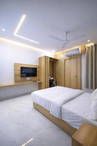 Indore Hotel | Accuotel Inn The Lavish Villa