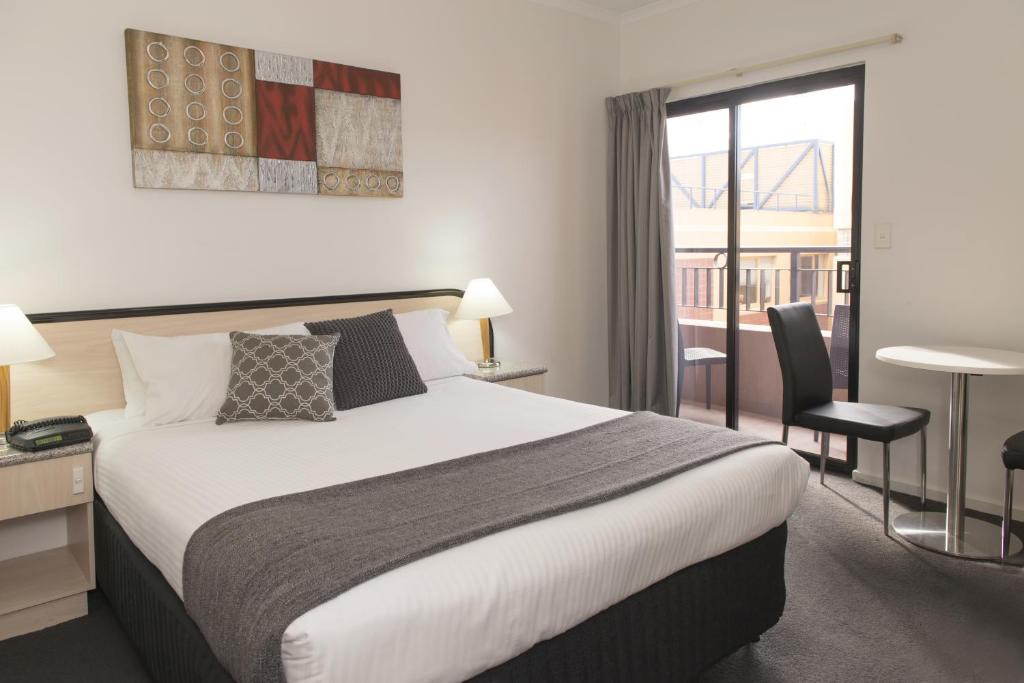 Adelaide Central Business District Hotel | Adelaide Riviera Hotel