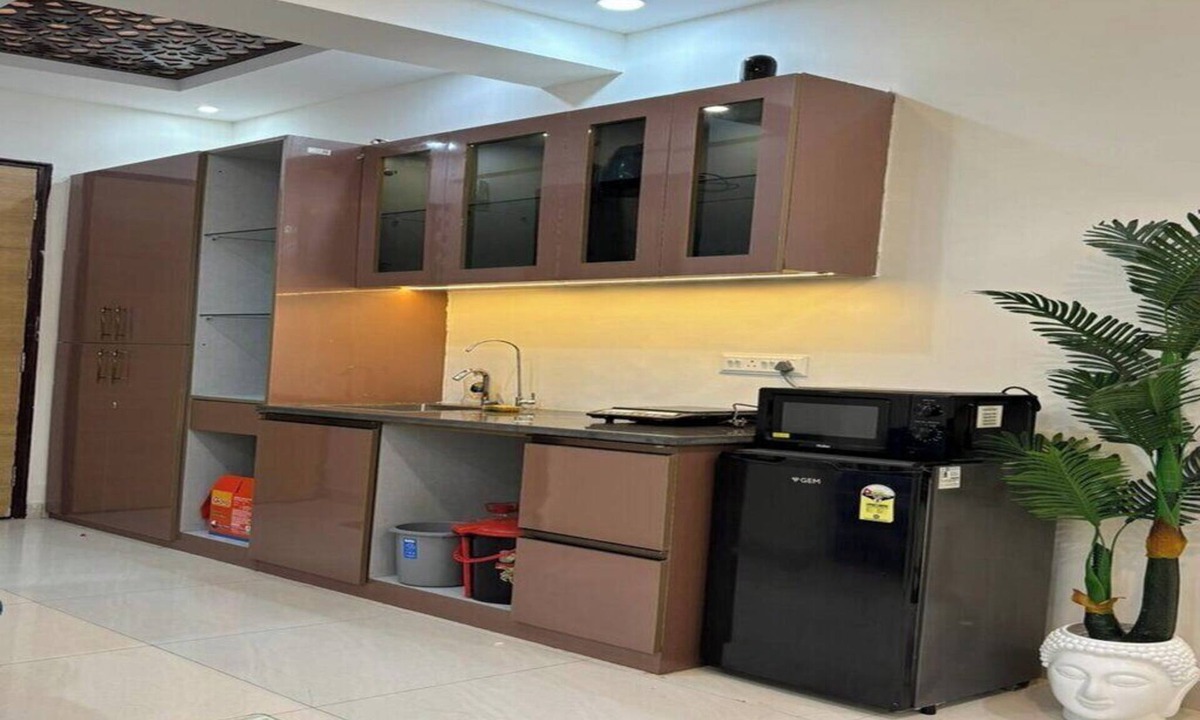 Greater Noida Apartment | Adorable 1-bedroom studio with AC in vibrant Greater Noida