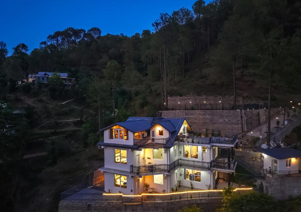Kuthar Villa | Alaya Stays Gable Pine 5 BHK Cottage with Plunge Pool amid Mountains