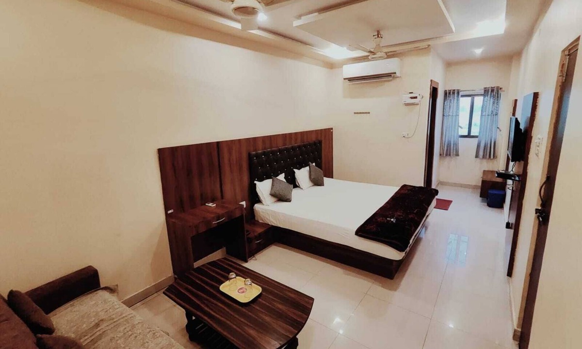 Varanasi Hotel | Aman Hotel