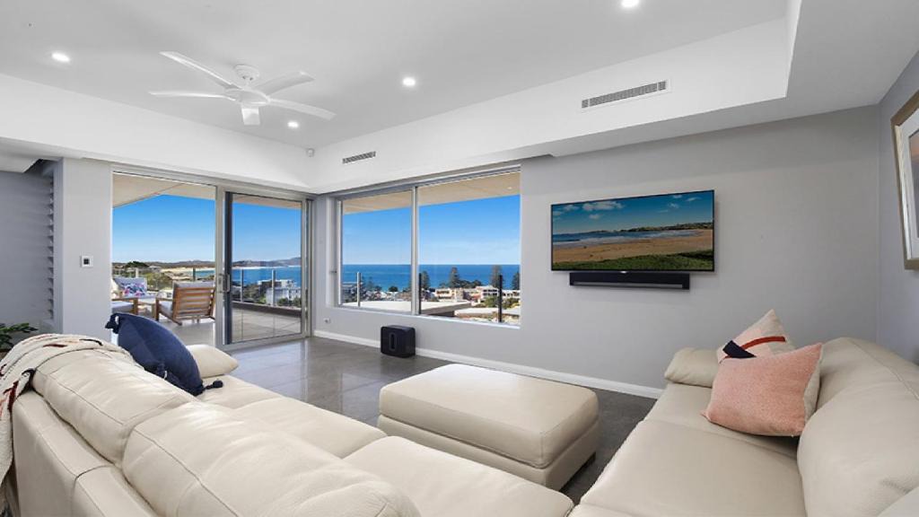 Wamberal House | Amazing Views and Short Walk To Beach