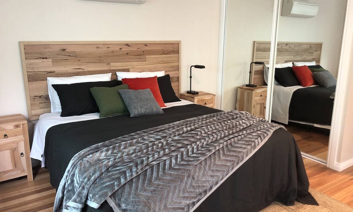 Mole Creek Apartment | Apartment 1 Self-contained, King bed, double shower, mountain views, wood burner