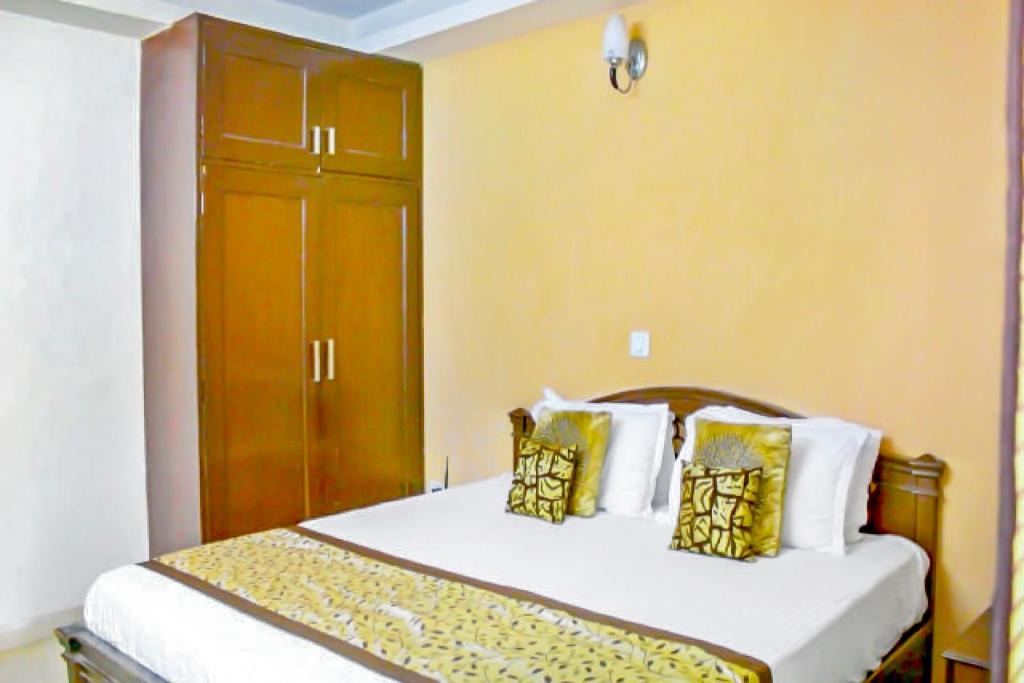 Saket Apartment | Apartment with Wi-Fi in Saket, New Delhi, by GuestHouser 14949