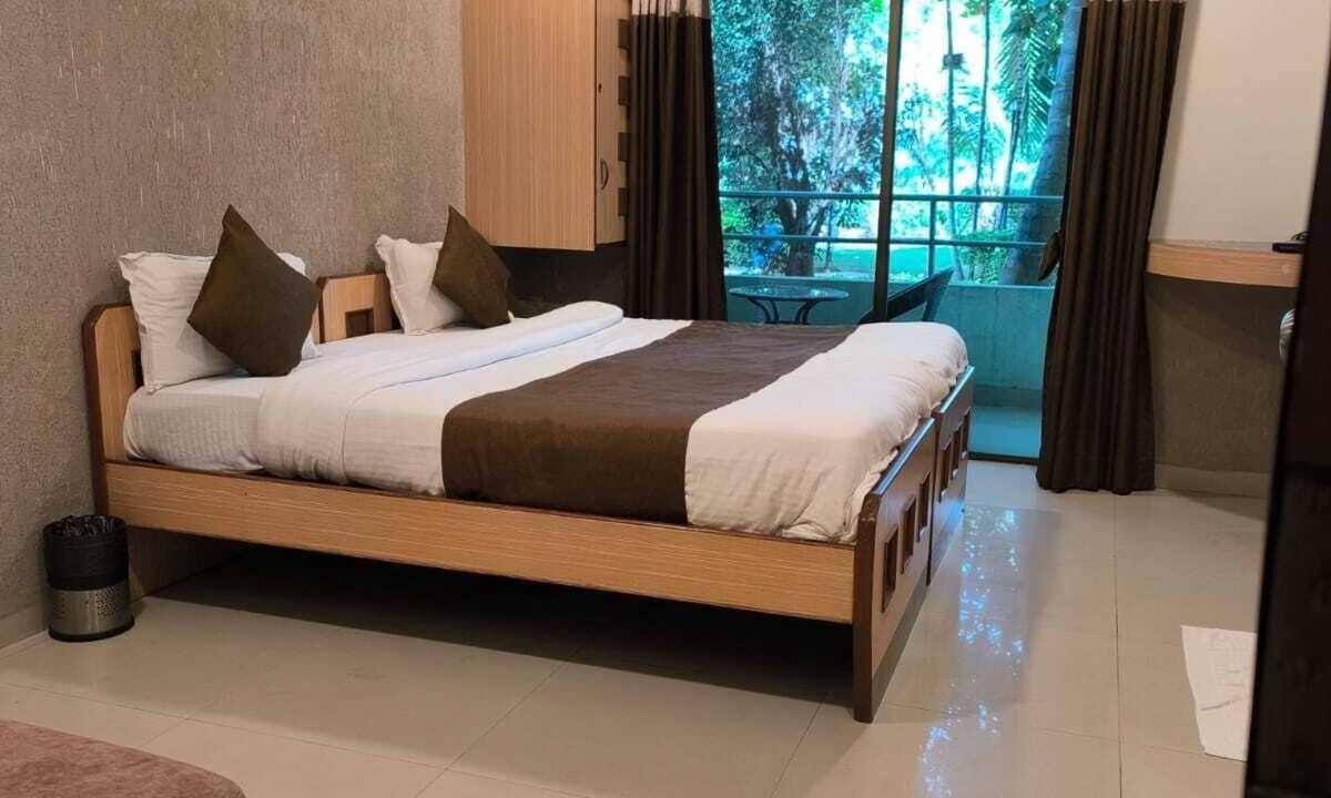 Girinagar Hotel | Aquarius Resort