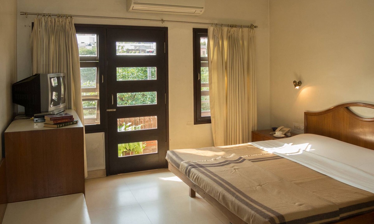 Sindhi Camp House | Atithi Guest House