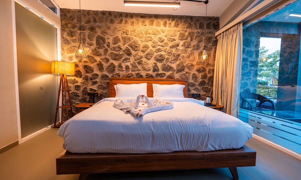 Halol Hotel | Basalt Paradise Resort And Spa