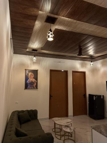 Indira Nagar Apartment | Batohi Inn