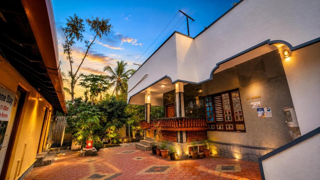 Malpe Bed & Breakfast | Beach at Shanty