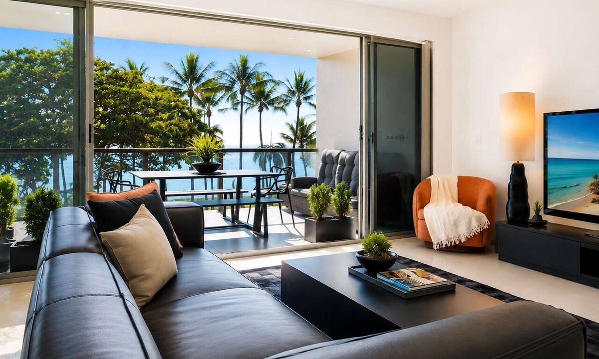 North Ward Apartment | Beachfront Bliss in Townsville on The Strand 3BR Pool and Parking