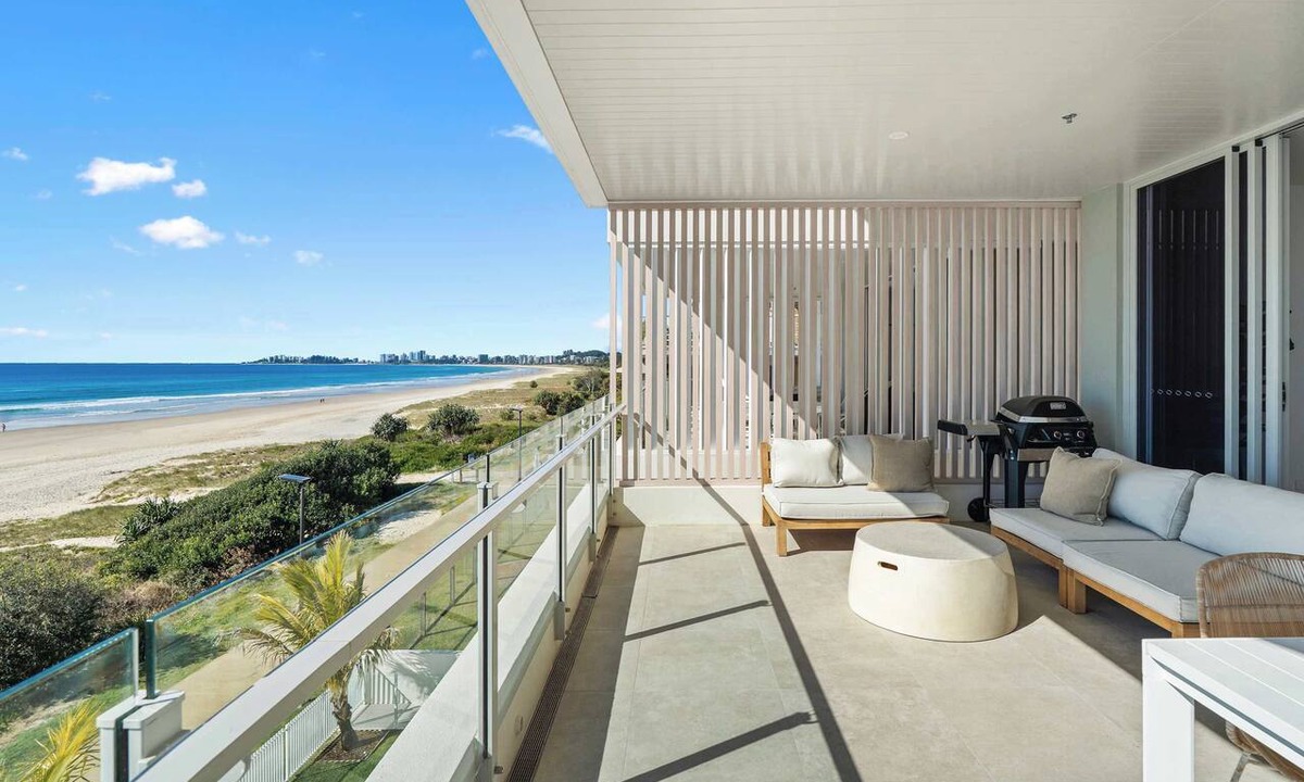 Tugun Apartment | Beachfront | Pool | BBQ | Sleeps 8