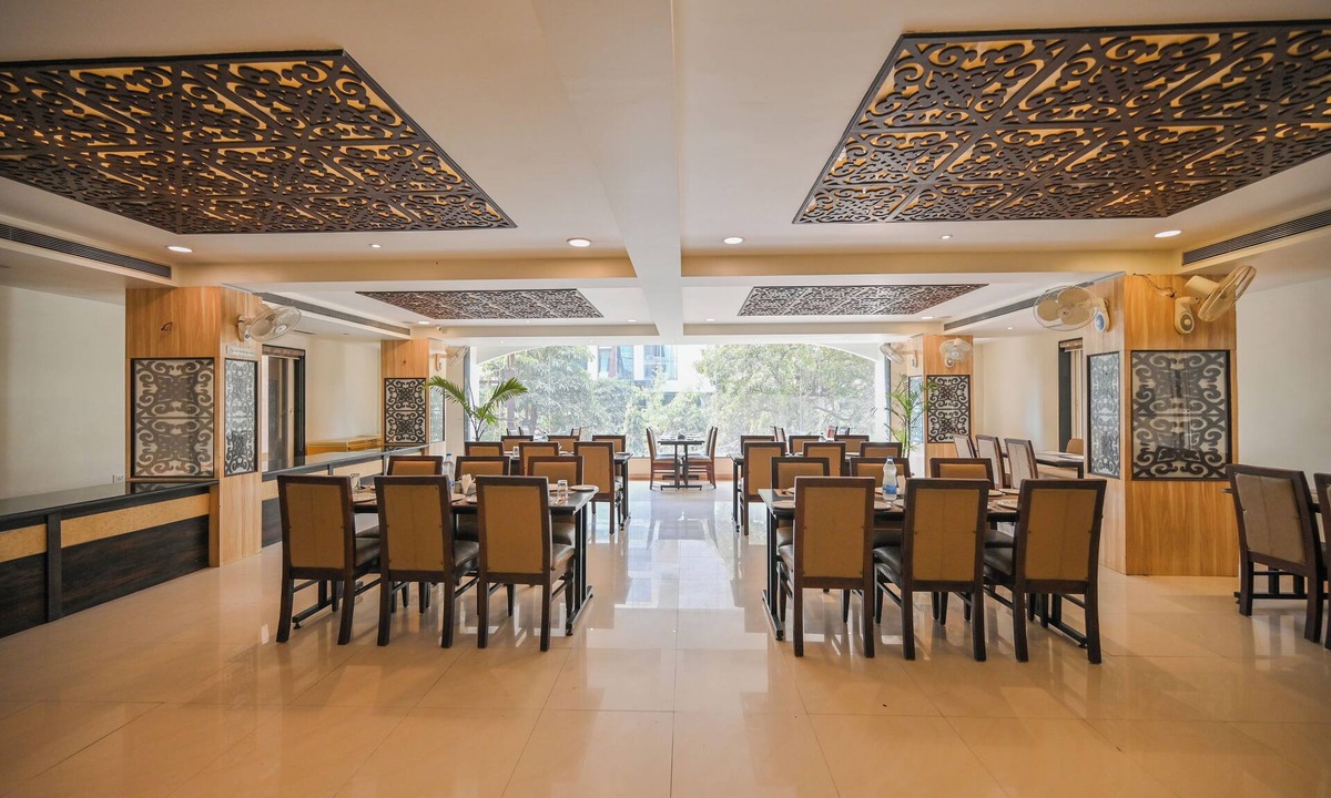 Raipur Hotel | Blueberry Inn