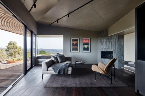 Elevated Plains House | Breakneck Gorge Oikos