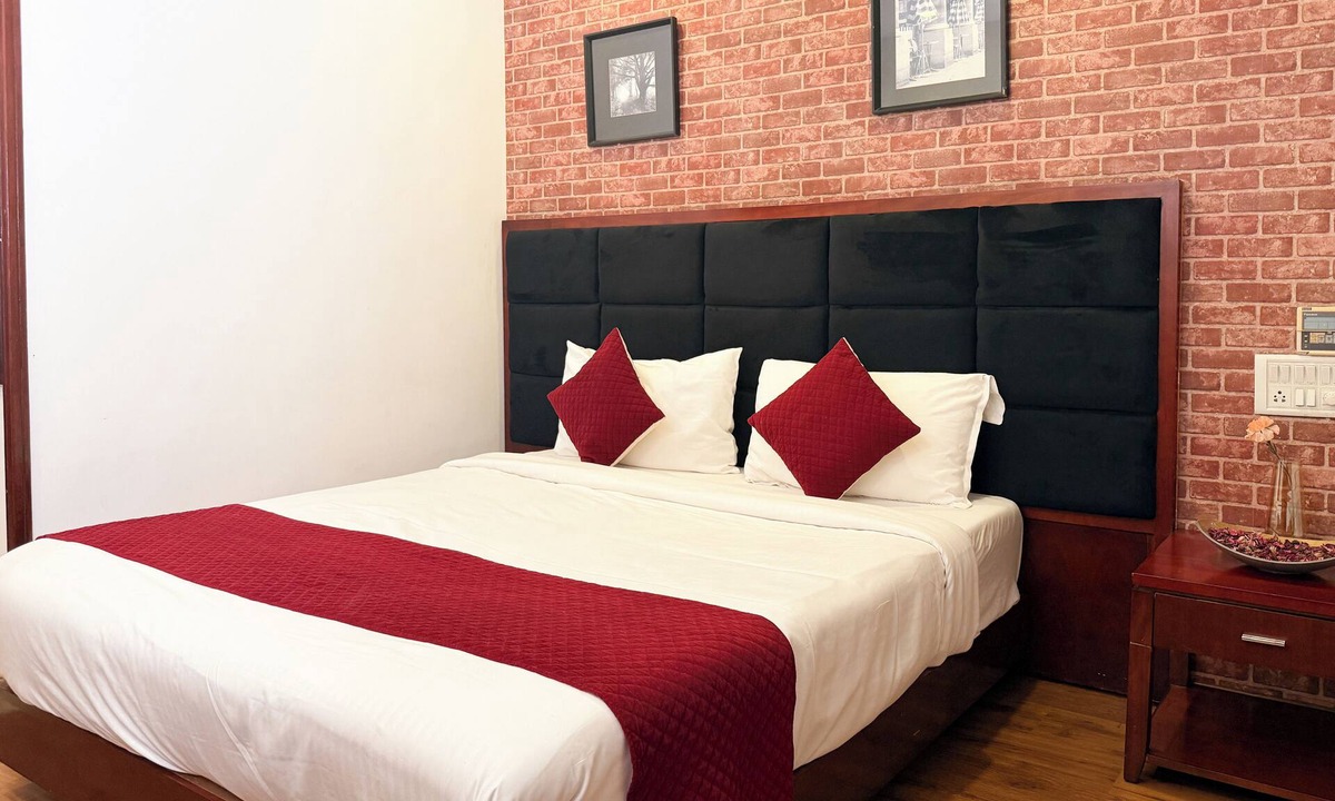 Marathahalli Hotel | C Suite - Lotus park