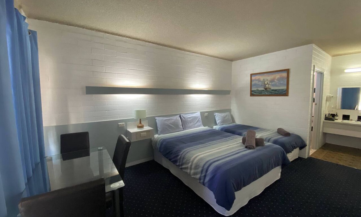 Balranald Hotel | Capri Motel