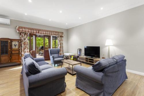 Wentworth Falls House | Carmelia Garden View Haven for Families and Friends