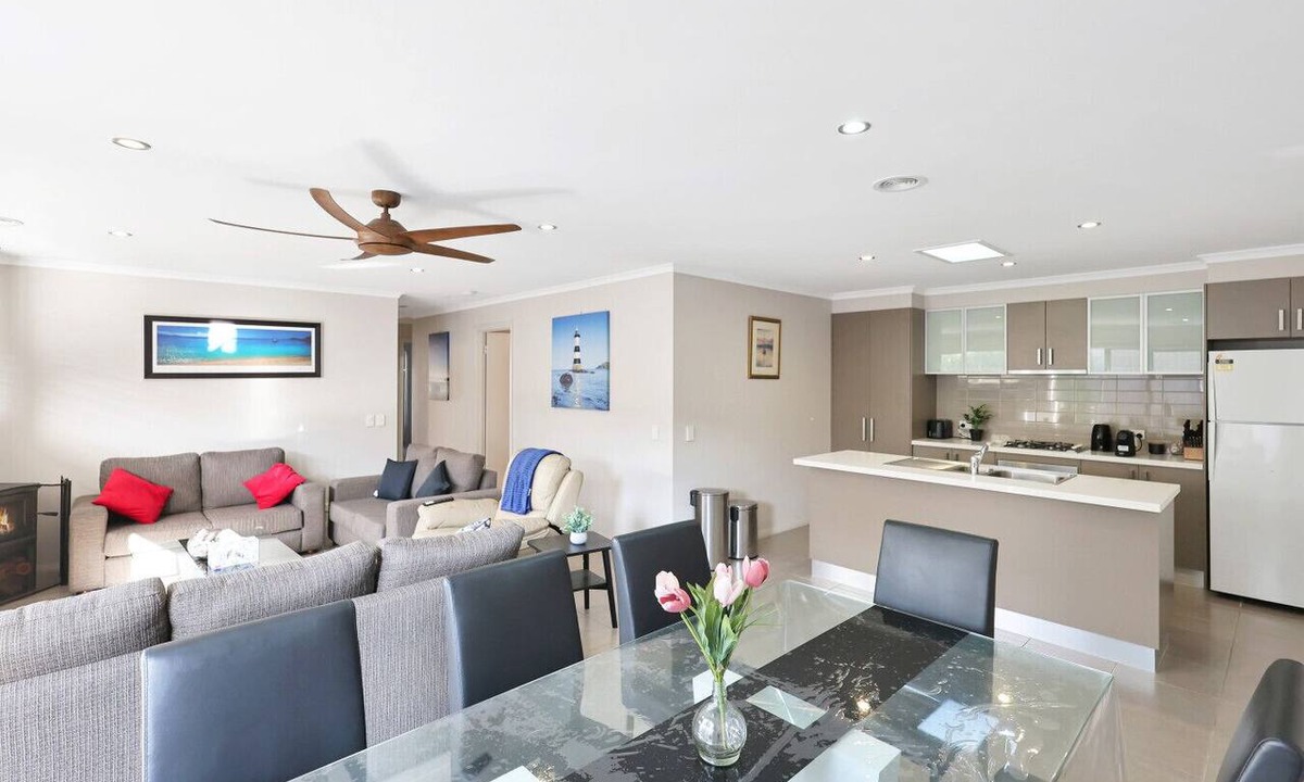 Indented Head House | Casa Laut; Sleeps 6, Walk to beach, Family Friendly, Pets welcome