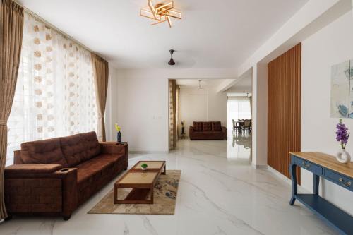 Yelahanka Apartment | Casa Miro by RedOlive 4BHK Hebbal 35min Airport