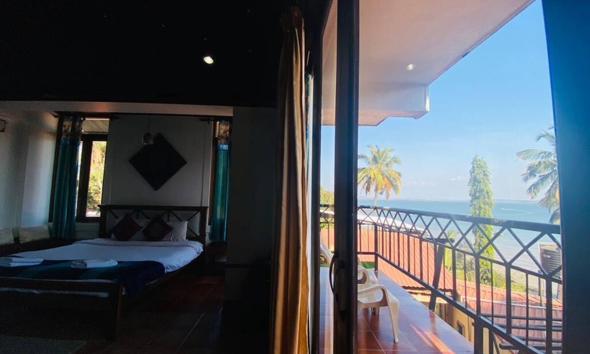 Dona Paula Hotel | Casa Tropicana