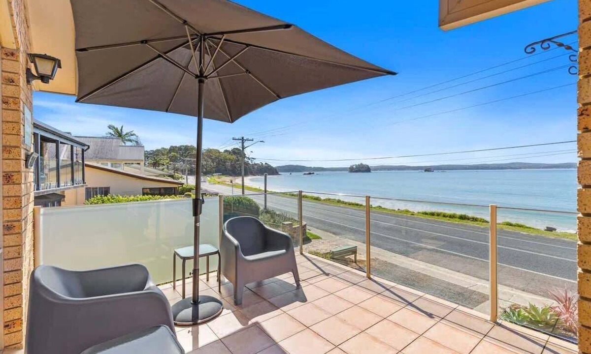 Batehaven Apartment | Caseys Beach Escape | Ocean Views | Sleeps 7