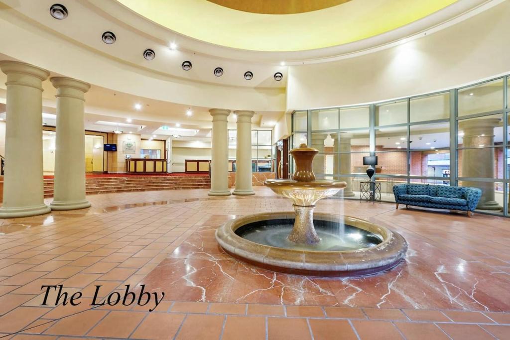 Chinatown Apartment | CBD Retreat - Pool Tennis Gym Parking Spa