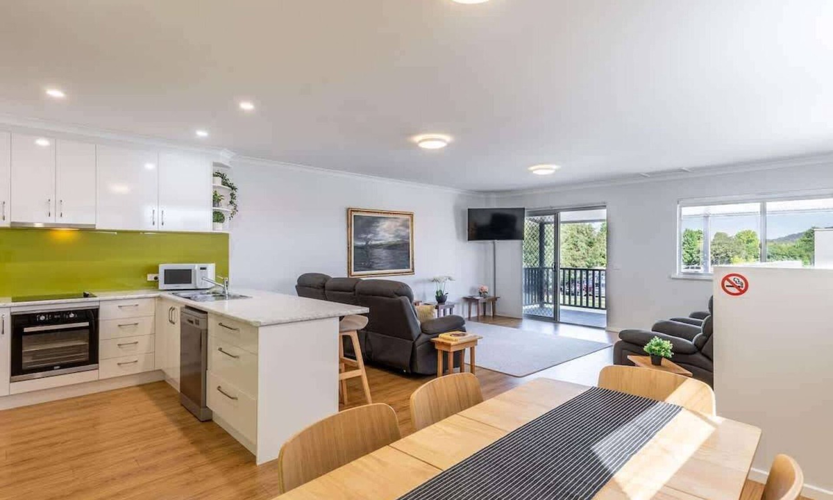 Myrtleford Condo | Central Chic