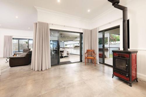 Wodonga House | Central Entertainer's Paradise
