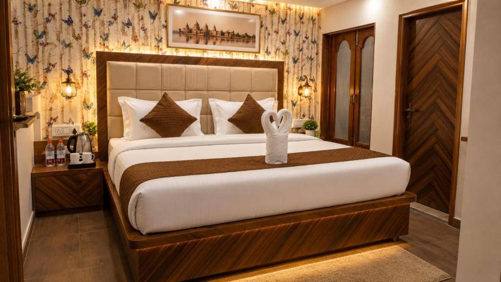 Varanasi Hotel | Char Dham Palace Near Kashi Vishwanath Temple Dashashwamedh Ghat Varanasi