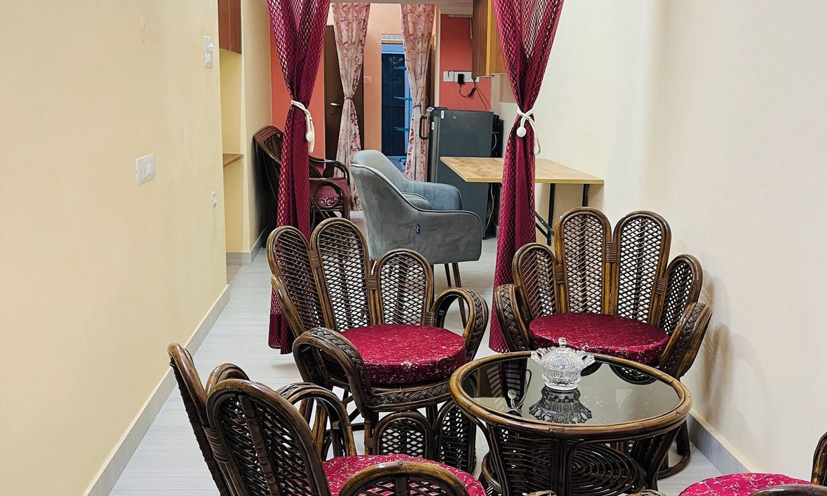 Hazratganj House | Charming 2-bedroom house with WiFi, AC in Lucknow