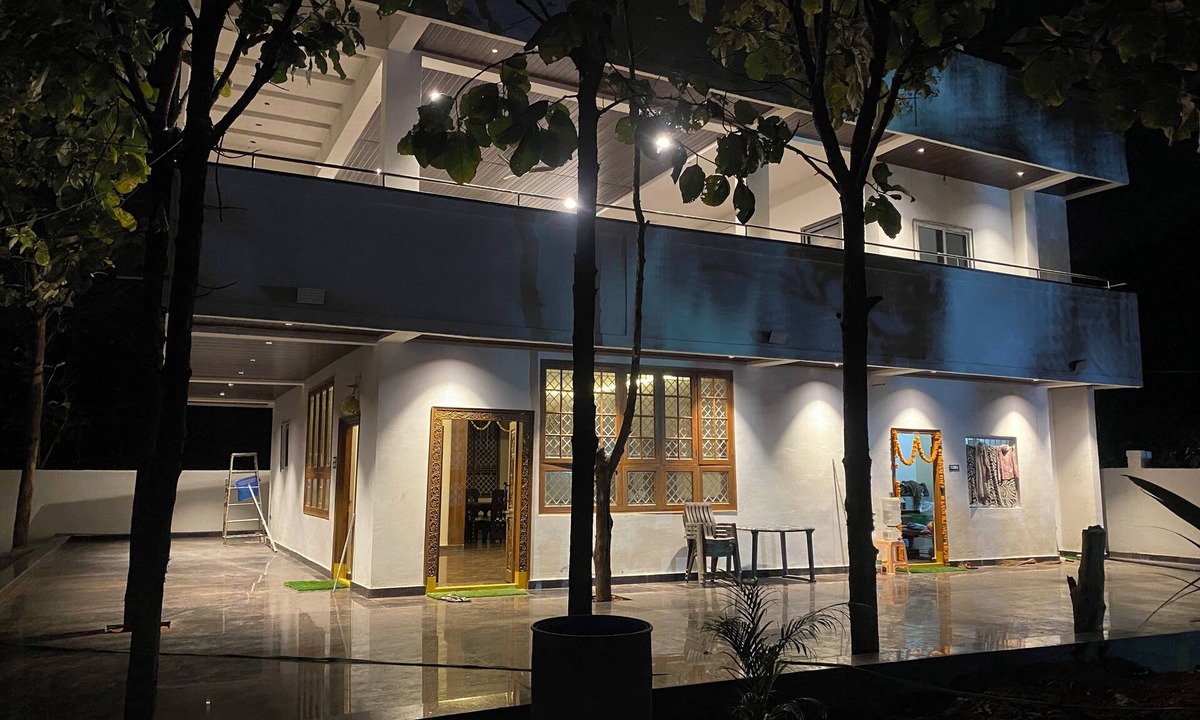 Hyderabad House | Charming 3-bedroom farmhouse in delightful Hyderabad with AC, Wi-Fi and pool.
