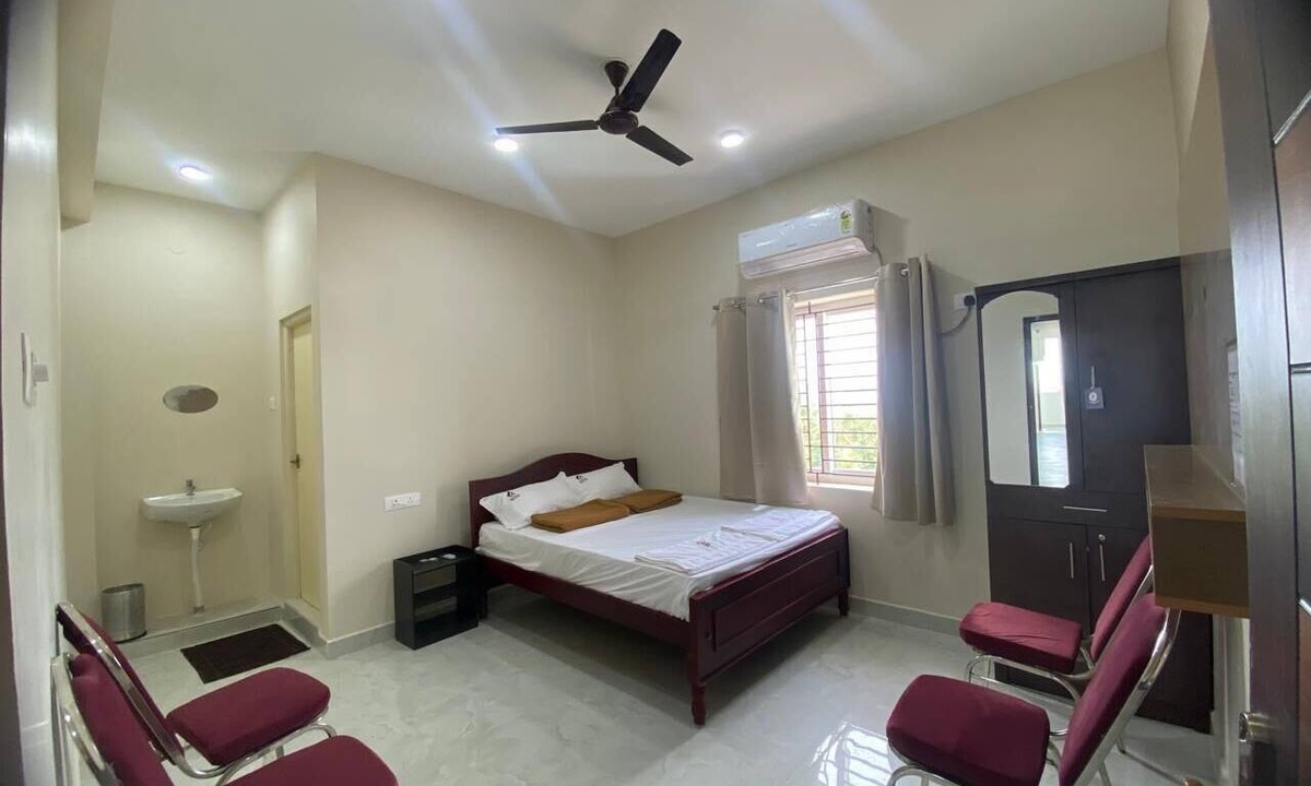 Perambalur Cabin | CHOZHA PALACE PREMIUM ROOMS AC