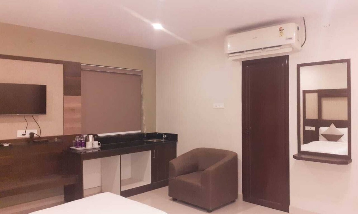 Manapakkam Hotel | Citi Luxe Hotel