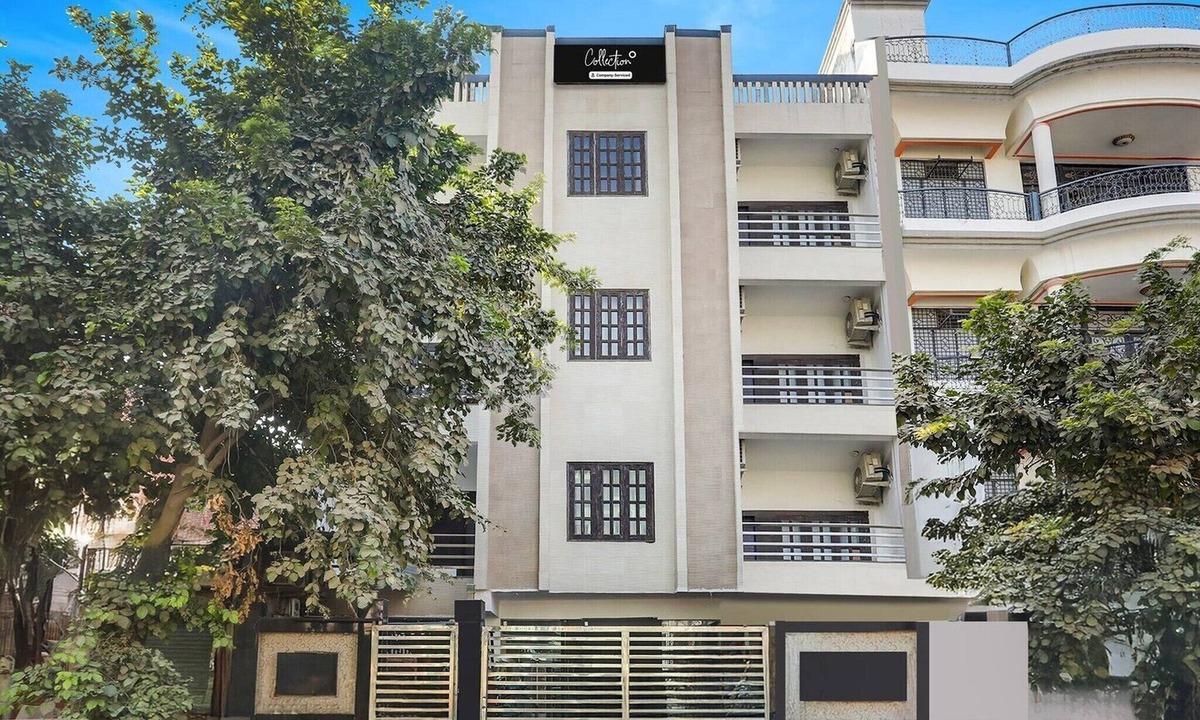 Allahabad House | Classic with Balcony Gol Park Atala