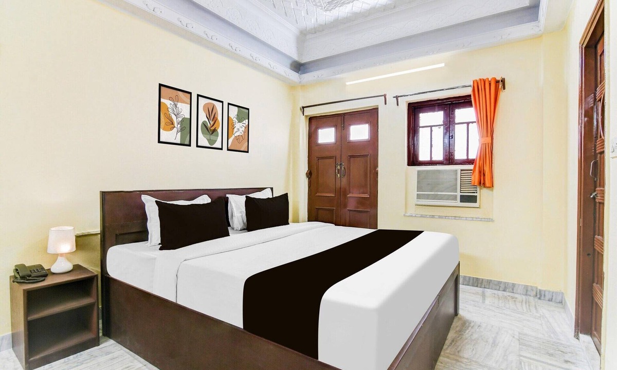 Sealdah House | Classic with Balcony Lenin Sarani
