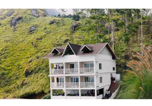Khattalwada Bed & Breakfast | Clouds end Resorts Munnar