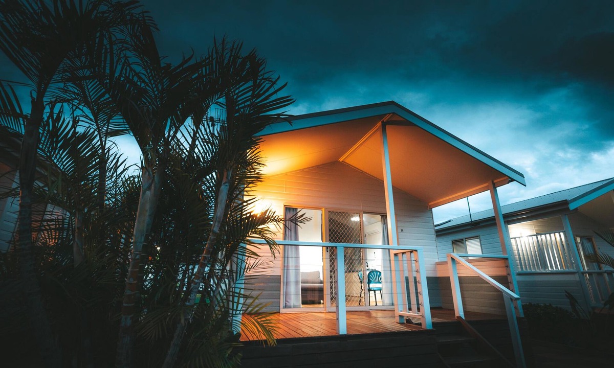 Batehaven Hotel | Clyde View Holiday Park