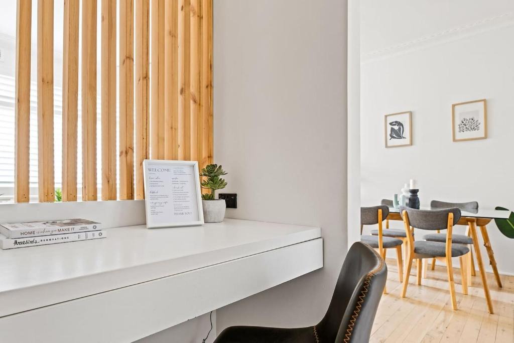Freshwater Apartment | Coastal Corner - Contemporary Chic by the Beach